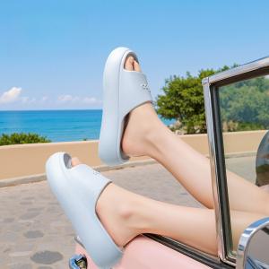 Summer Thick-sole Cloud-feeling Slippers for Women 2025 New Outdoor Home Bathroom Bathing Slippers with Customized LOGO