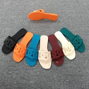 Yesteem Designer Luxury Flat Sandals for Ladies High Quality Jelly Slippers with Toe Wholesale Leather Lining Beach Summer Flip-Flops